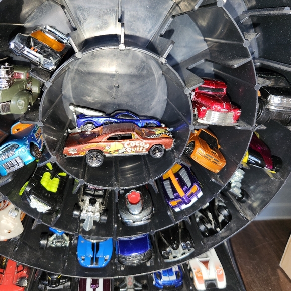 2005 Hot Wheels 2-Sided Tire Spinner Car Case for 72 cars - Picture 6 of 8